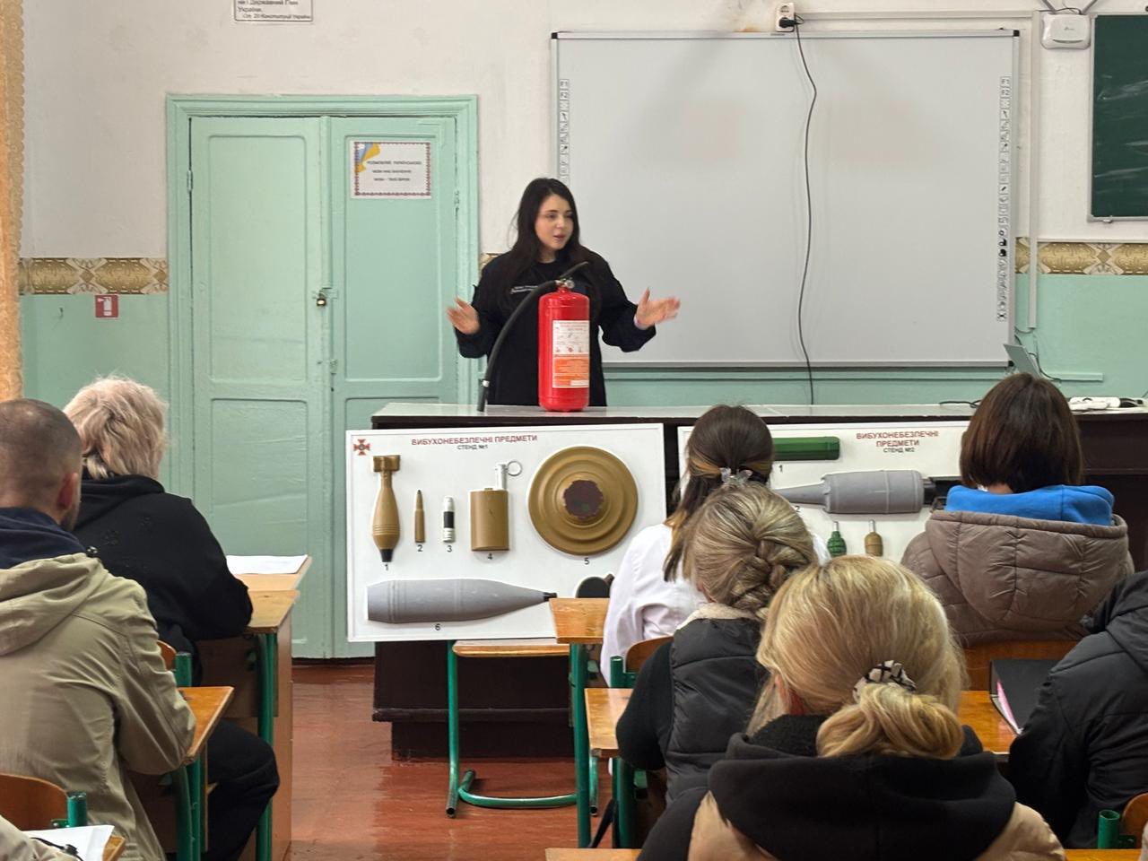 НАВЧАННЯ ОСВІТЯН ПРАВИЛАМ БЕЗПЕКИ У НАДЗВИЧАЙНИХ СИТУАЦІЯХ